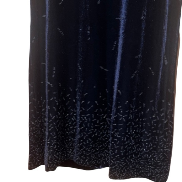 Jeffery & Dara Vintage Velvet Beaded Elegant Dress - Picture 12 of 12